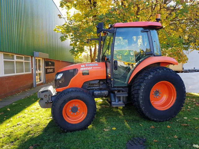 KUBOTA M6040 COMPACT Tractor £18,995.00 - PicClick UK