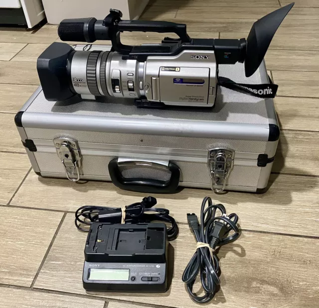 Sony DCR-VX2000 Camcorder -  Working With Case