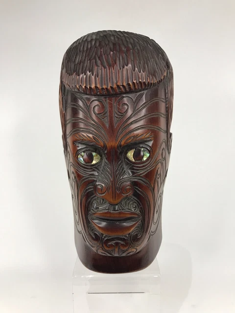 Testa Maori Nuova Zelanda in legno duro intagliato a mano vintage.