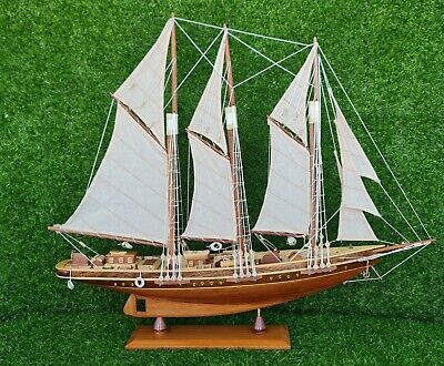 Barca a vela 3D in legno. 