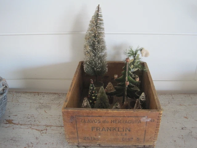 Old Primitive Advertising Wood Box Horse Shoe Nails Made in U.S.A. Dovetailed