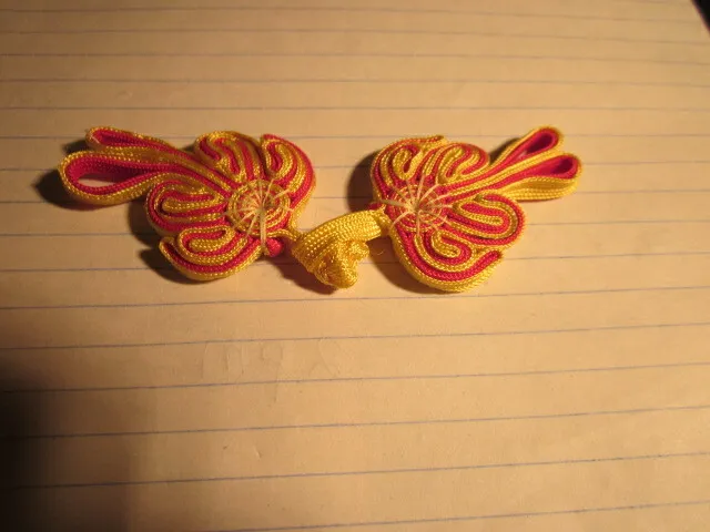 Cierres de botón de rana hechos a mano - rojo y amarillo-3,75"" x 1,25"" únicos