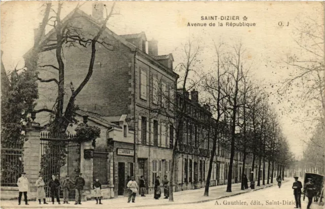 CPA SAINT-DIZIER Avenue de la République (864686)