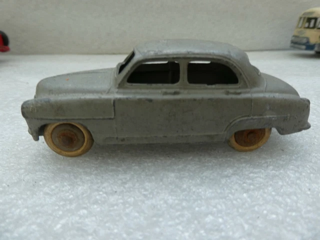 Dinky Toys - 1:43 - ref. 24X Ford Vedette 54 - fabriqué en Dinky Toys - 1:43 - ref. 24X Ford Vedette 54 - fabriqué en