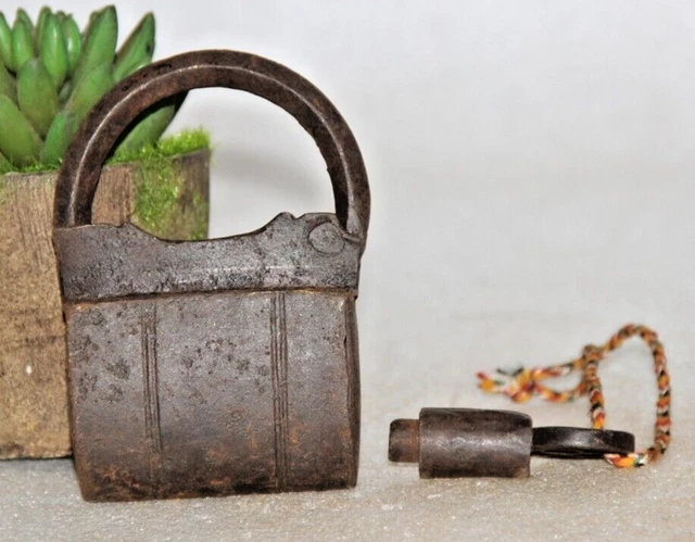 1870 Vintage Iron Screw System Handcrafted Line Design Unique Pad Lock 14790