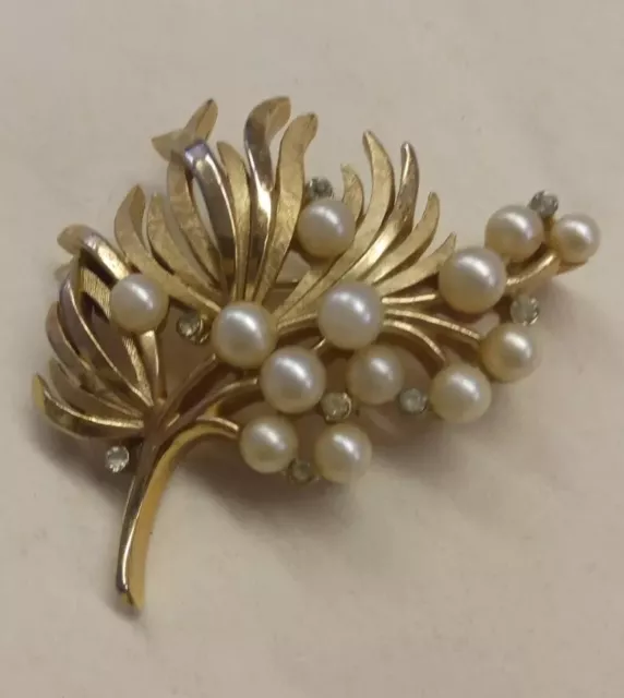 Vintage Brooch Signed CROWN TRIFARI 1950s Leaf Brushed Gold Plated Jewellery