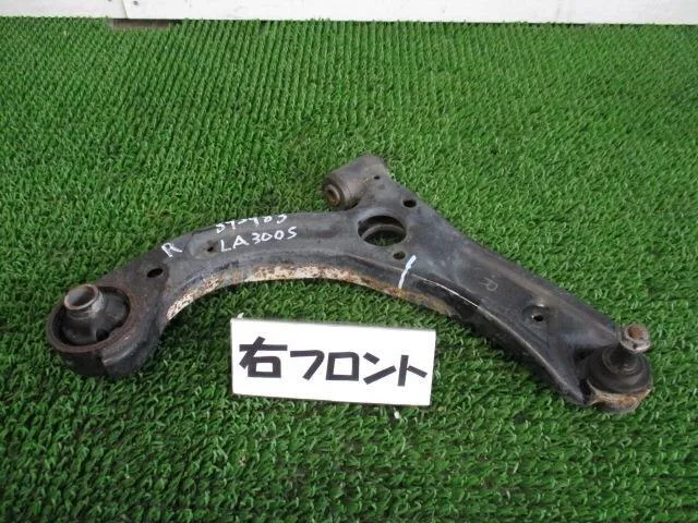 DAIHATSU Mira e-s 2012 braccio di controllo inferiore destro anteriore 48068B2161 [PA01974584]