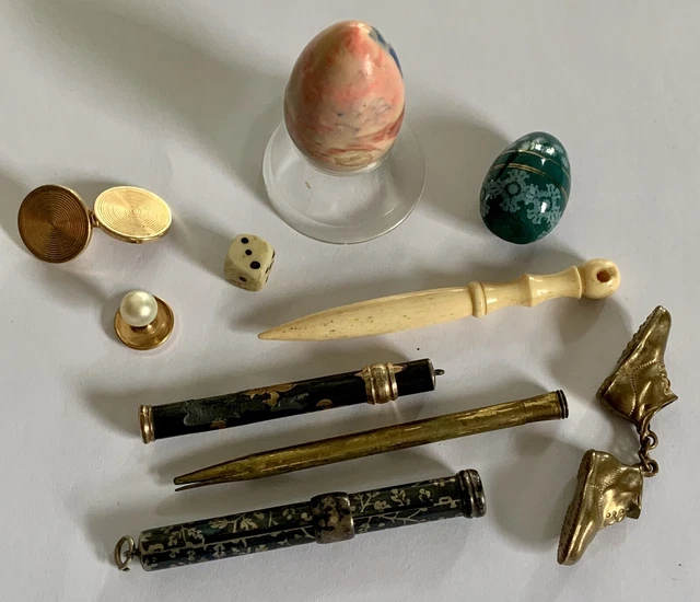 Joli lot d'objets de vitrine collection - porte-mines, œufs, boutons manchettes