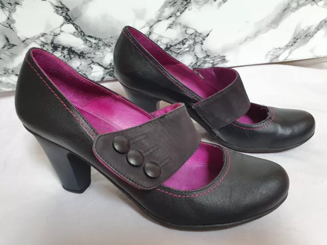 Comfy court sales shoes uk