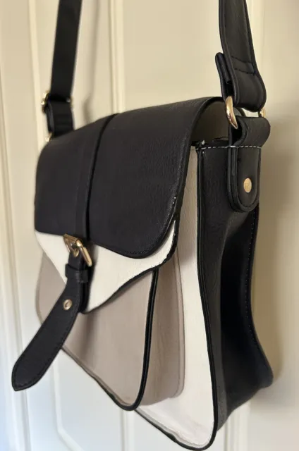 Laura Jones Bag Black Womens Crossbody Zip Around Small | eBay