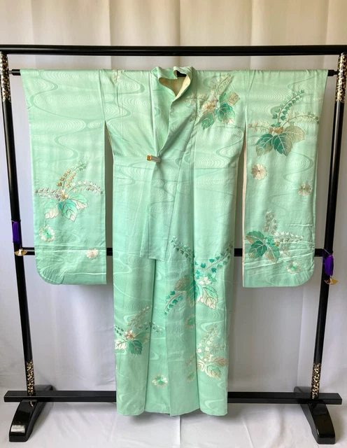 Vintage Japanese kimono - Furisode Kimono robe with beautiful embroidery 3