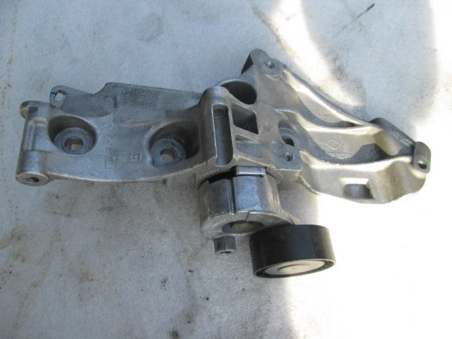 8200443903 Support Alternateur RENAULT Megane Cc 1.5 D 78 Kw 6M 2P (2007) Ro