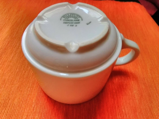 Porcelaine Pillivuyt Blanche -  Tasse -   diam. 8cm haut 7cm - Vintage