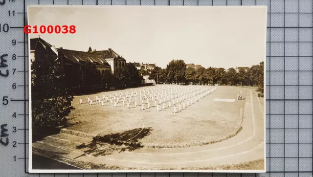 Altes ORIG. FOTO ca. 30er J. Grosse GRUPPE SPORTLER bei der GYMNASTIK im FREIEN