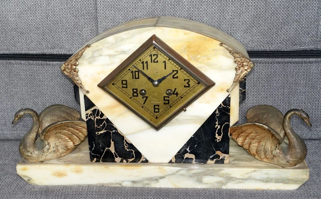 Belle pendule en marbre aux cygnes Art-déco années folles circa 1930/40 signée