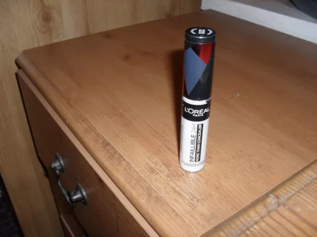 L'Oreal Paris ropa larga infalible más que corrector 320 porcelana