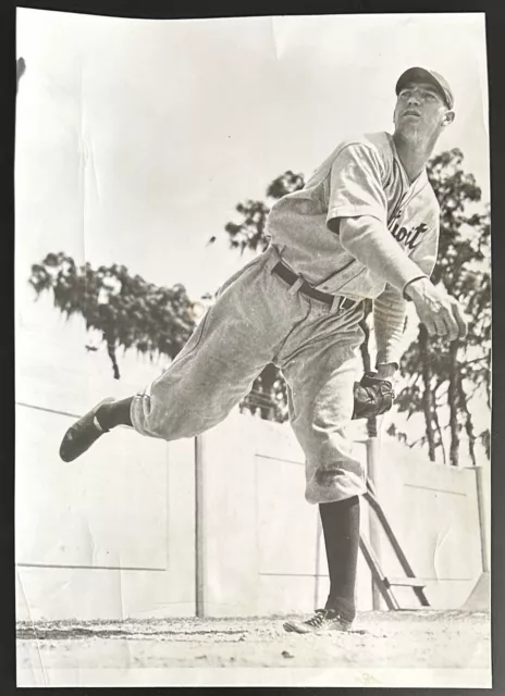 1935 Photo Type 1-Detroit Tigers Lynwood "Schoolboy" Rowe Pitching Ace