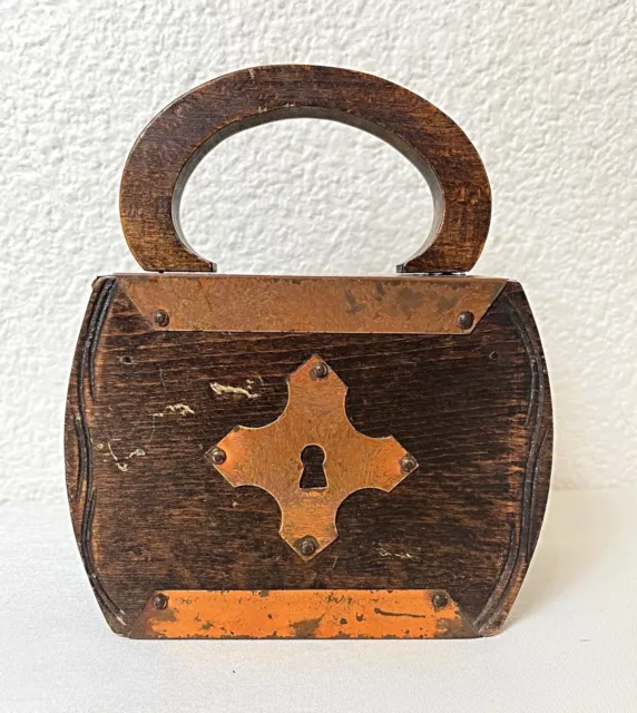 Ancienne XXème très belle tirelire en forme de cadenas en bois et cuivre