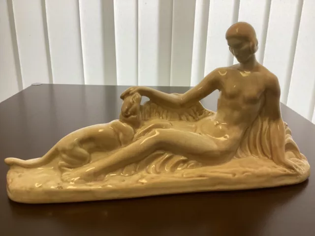 Art Deco Figur Ceramique Craquele Gruppe Weiblicher Akt Femme Nue mit Hund Sign.