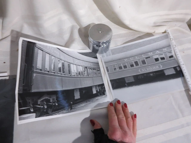 2 - 1979 Fotografía en blanco y negro 8 x 10 vagones de tren Pullman St. Helier