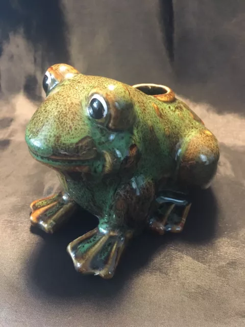 Vintage Green Indoor Outdoor Frog Bud Vase Hermitage Pottery  5”L X 3 1/2” T