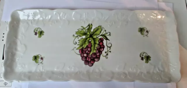 Ancien grand plat à cake rectangulaire de service HAUTE PORCELAINE BERRY raisin