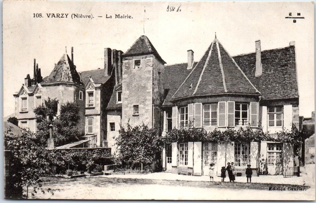 58 VARZY - vue d'ensemble de la mairie