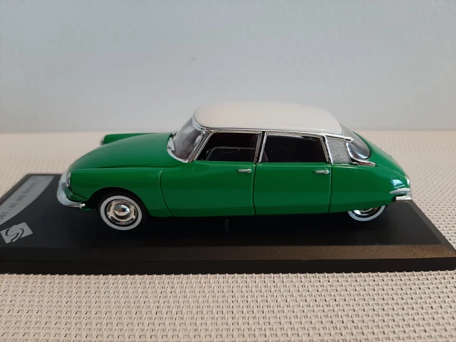 Voiture Citroën DS 19 1956 -  échelle1/43 - blanc/vert - Solido 6