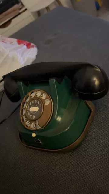 Green vintage phone with spiral chord.. working condition