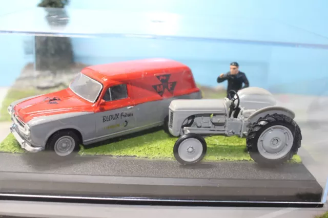 Diorama Depannage Peugeot 403 Massey Ferguson 1/43