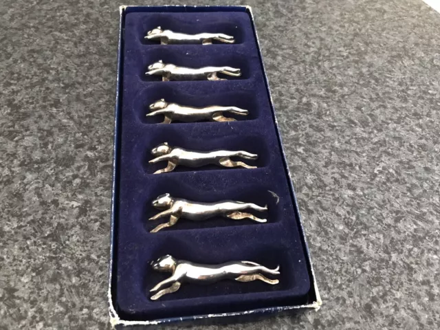 6 Porte couteau en metal argente dans leurs boite d’origine Sans Couvercle