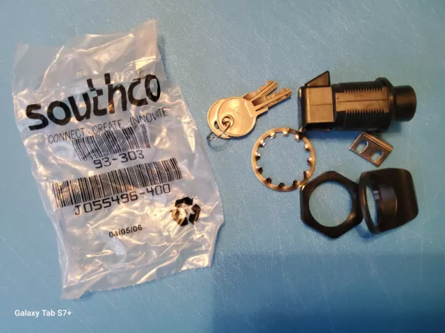 Southco (Genuine) Keyed Flush/Knob Latch - Glove box, 93-303 UPC