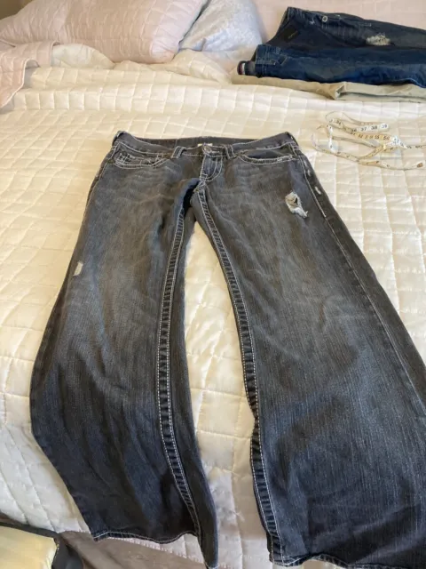 Mens Distressed True Religion jeans size 32 Used, Good Condition