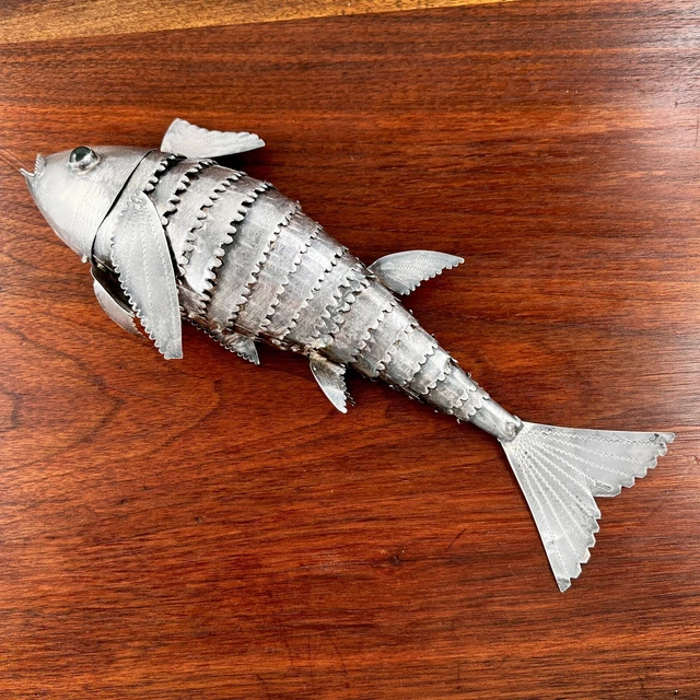 "Figura Grande Peruana Plata Esterlina Segmentada Peces Perseguidos Ojos Verdes 10.25"