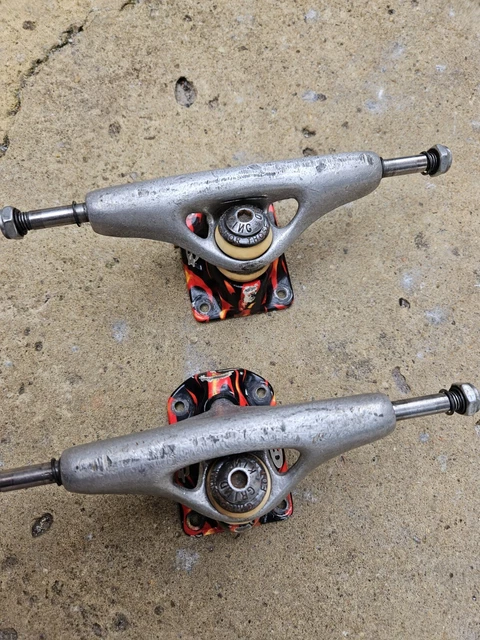VINTAGE GRIND KING Jay Adams King Flame Skateboard Trucks