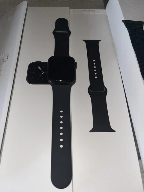 Apple Watch SE 6 / 44mm Aluminiumgehäuse Space Grau Sportarmband  Schwarz