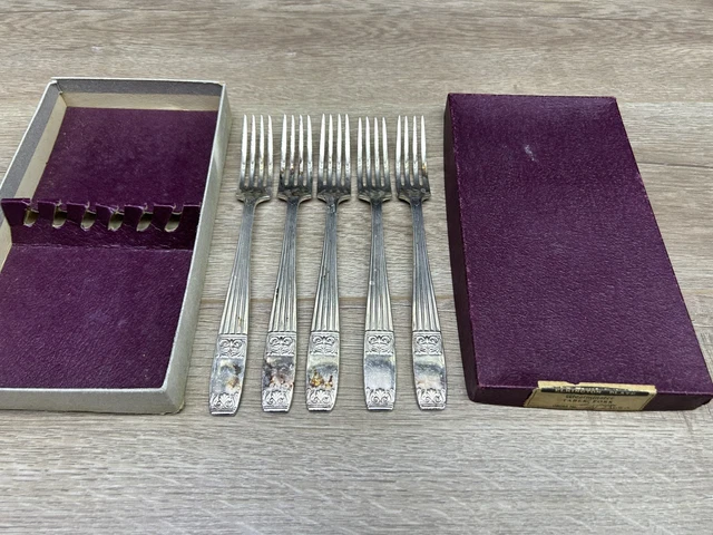 VINTAGE ELKINGTON SILVERPLATE Westminster Cheese Knife Set