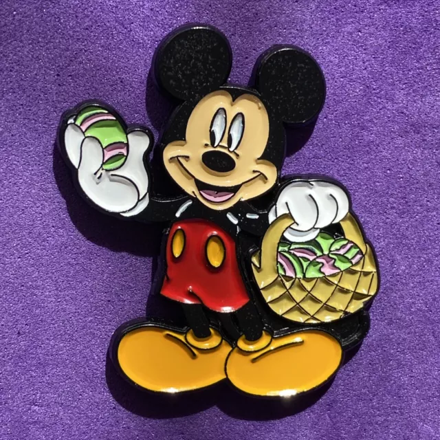 Pin, Badge, Anstecker, Ostern, Micky Maus, Mickey Mouse mit Ostereiern