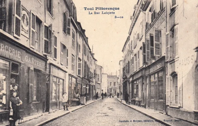 Carte postale ancienne MEURTHE-ET-MOSELLE TOUL la rue lafayette ganterie écrite