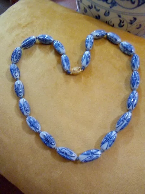  VINTAGE CHINESE NECKLACE BLUE & WHITE PORCELAIN SILVER GILT CLASP  EX.COND. 81g