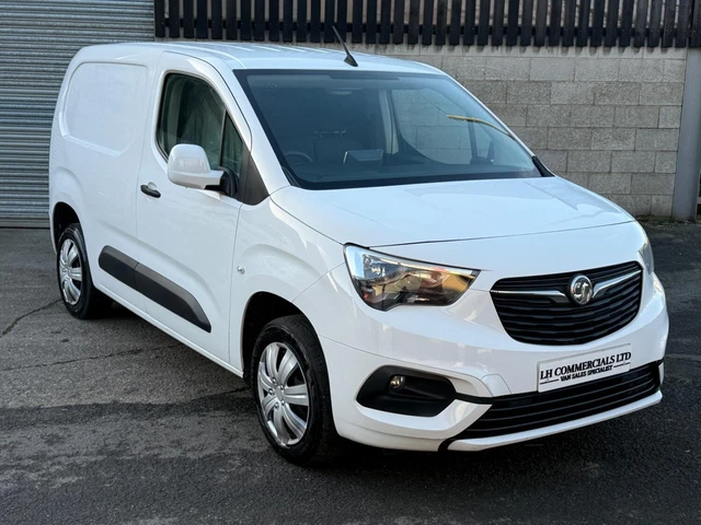 Combo'd VAUXHALL COMBO 1.5 Turbo D 2300 Sportive White Manual Diesel 2021 £ ...