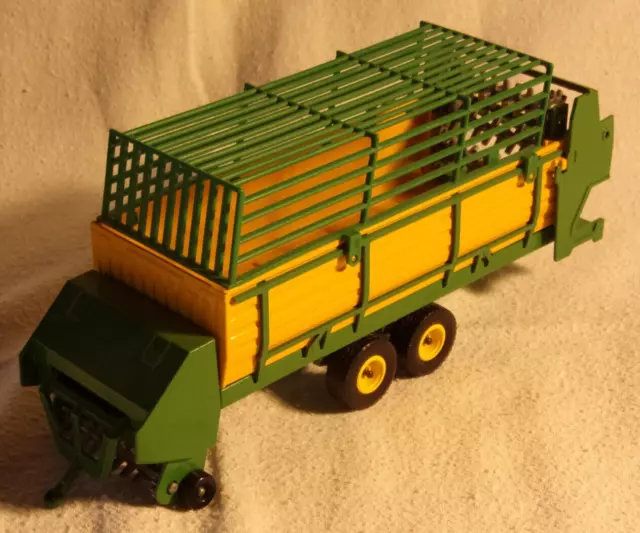 1:32 Siku  Nr. 3454 - Heuladewagen in grün/ gelb - passt zu John Deere Traktoren