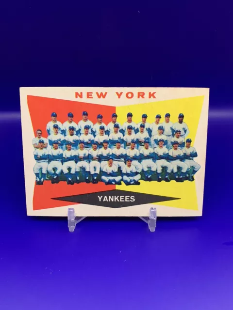 1960 Topps #332 / HOF Mickey Mantle / Roger Maris / Berra + / Yankee Team Card 1960 Topps #332 / HOF Mickey Mantle / Roger Maris / Berra + / Yankee Team Card