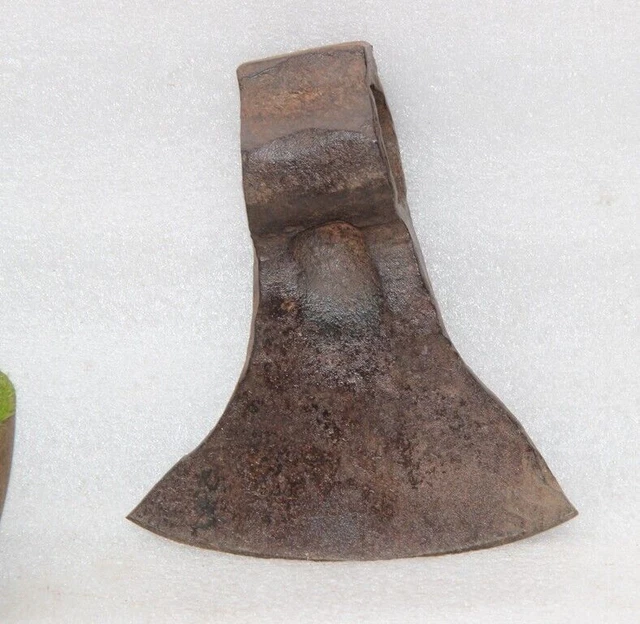 Ancienne Hache En Fer Forgé Main, Style Viking / Tomahawk, Pièce Rare Collection
