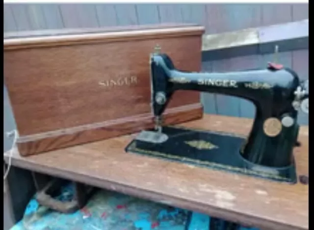 Vintage singer sewing machine With Cover. Fits Into A  table Or Treadle Bottom .