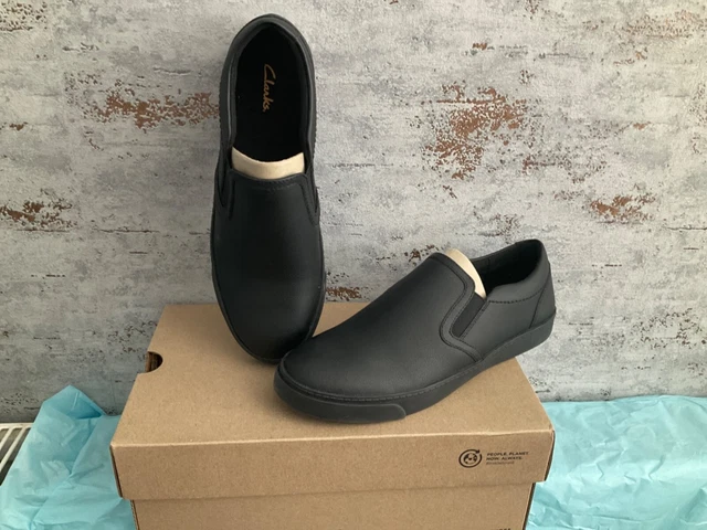 Clarks glove store puppet black