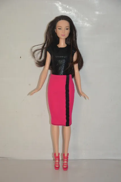 Poupée Barbie asiatique