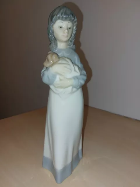 LLADRO NAO "Someone to Love" 1118 Girl with Puppy in her Arms Figurine