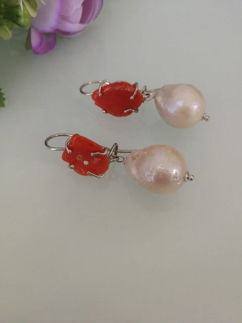 Boucles D'oreilles Pendantes - Corail Rose Naturel Et Perles Blanches - Or Laminé - Neuves