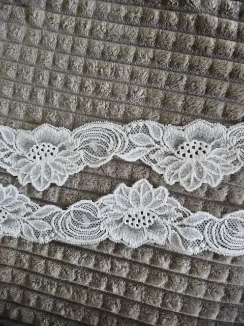 Französische Spitzenborte,Spitze,Lace elastisch weiß mit Blumen 7cm breit